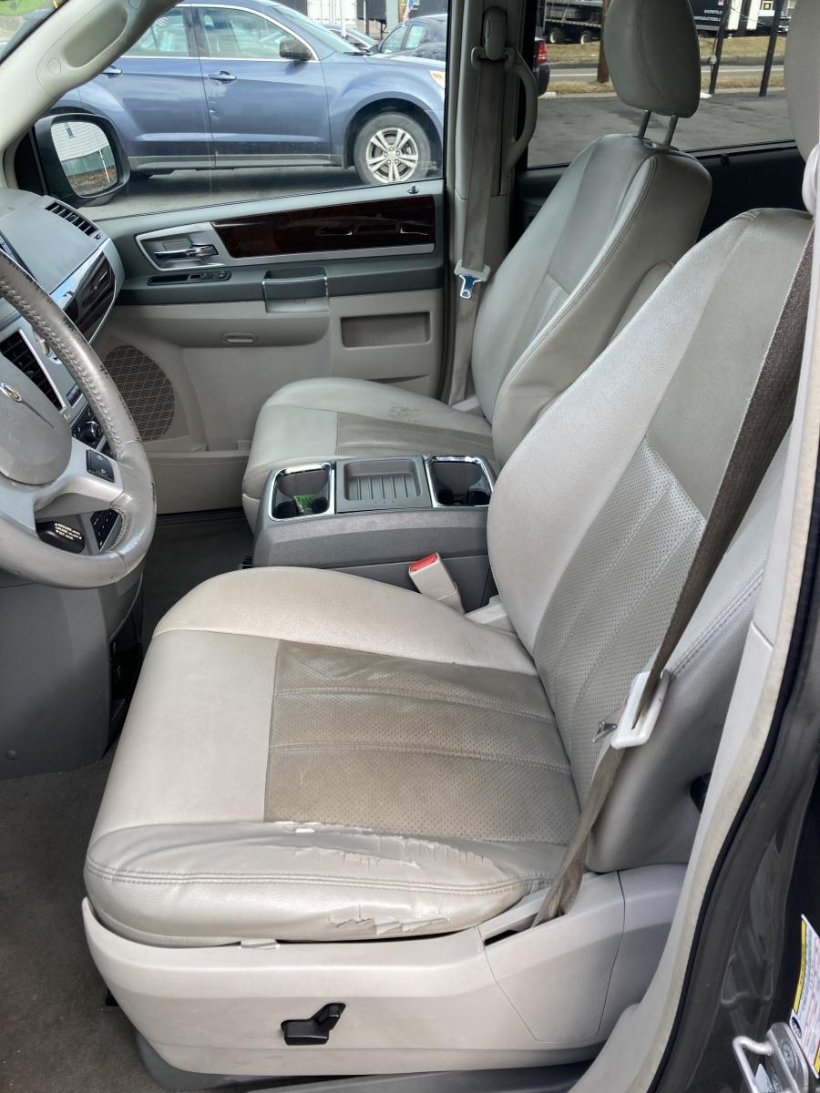 2009 Chrysler Town & Country
