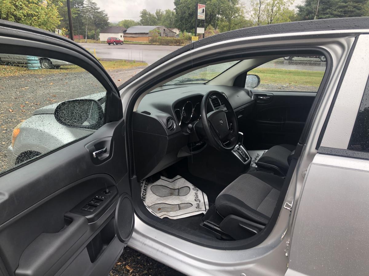 2010 Dodge Caliber SXT 2WD 103k miles 2.0L 4cyl 158hp city24/hwy32/comb27mpg Child door locks Driver airbag Front head curtain airbag Child seat anchor Passenger airbag Rear curtain airbag 